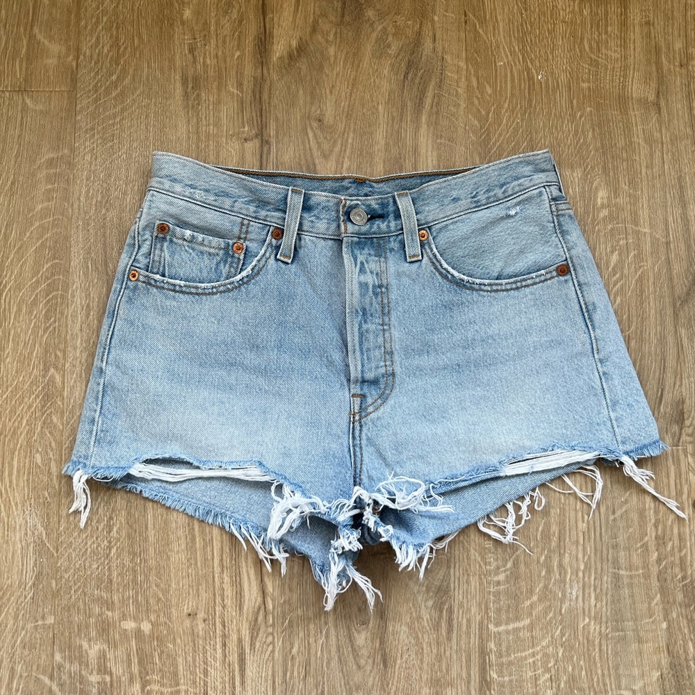 Levi’s 501 shorts size 27